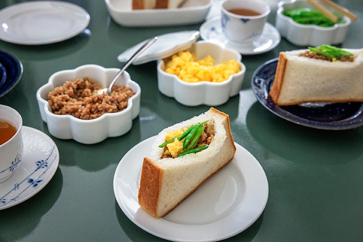 鶏そぼろ3色サンド