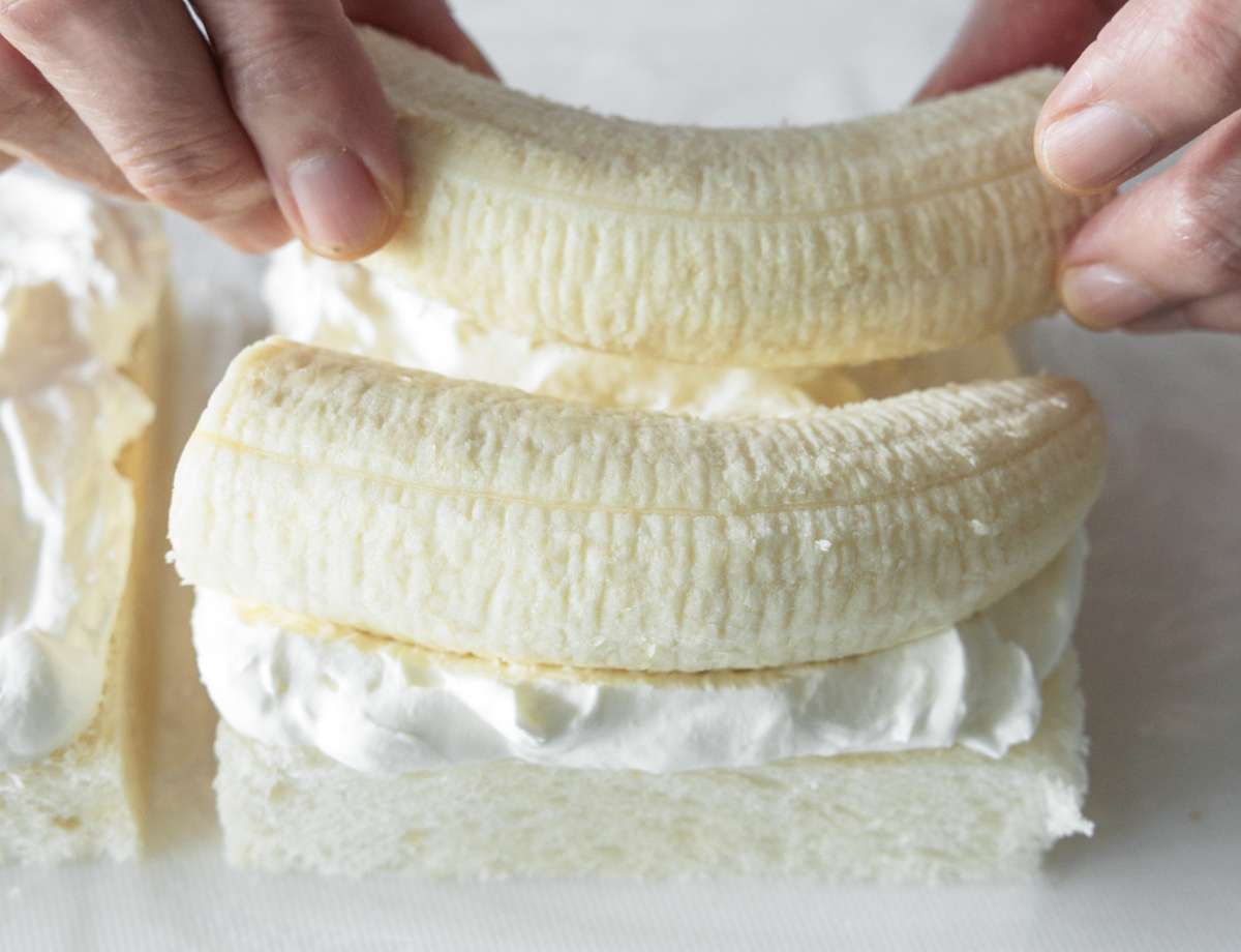 作り方の画像：ヨーグルトクリームとバナナ