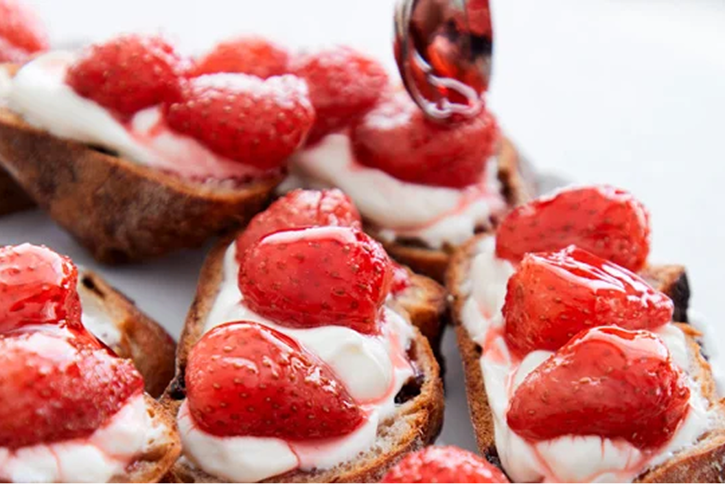 いちごヨーグルトのクロスティーニ