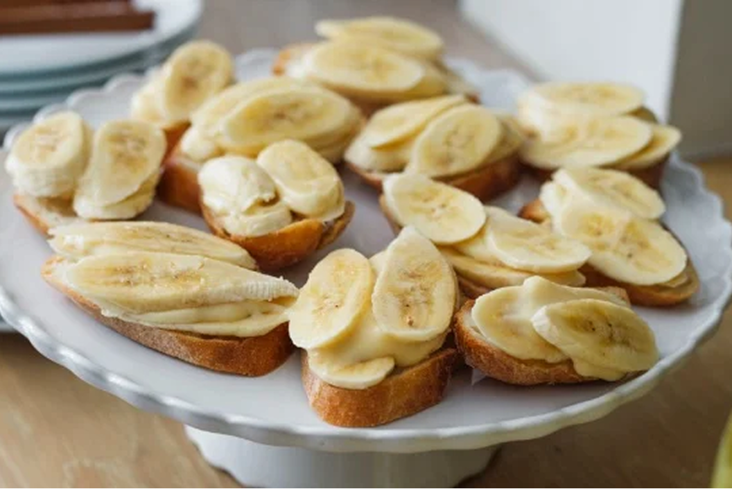 バナナとカスタードクリームのクロスティーニ