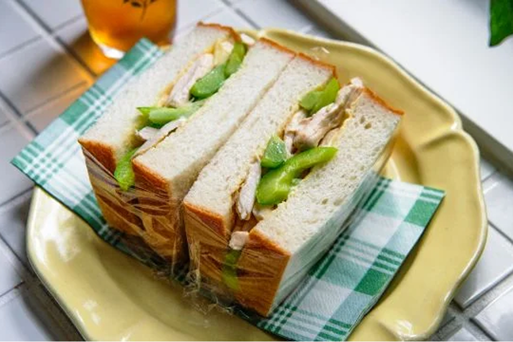 鶏肉ときゅうり炒めサンド