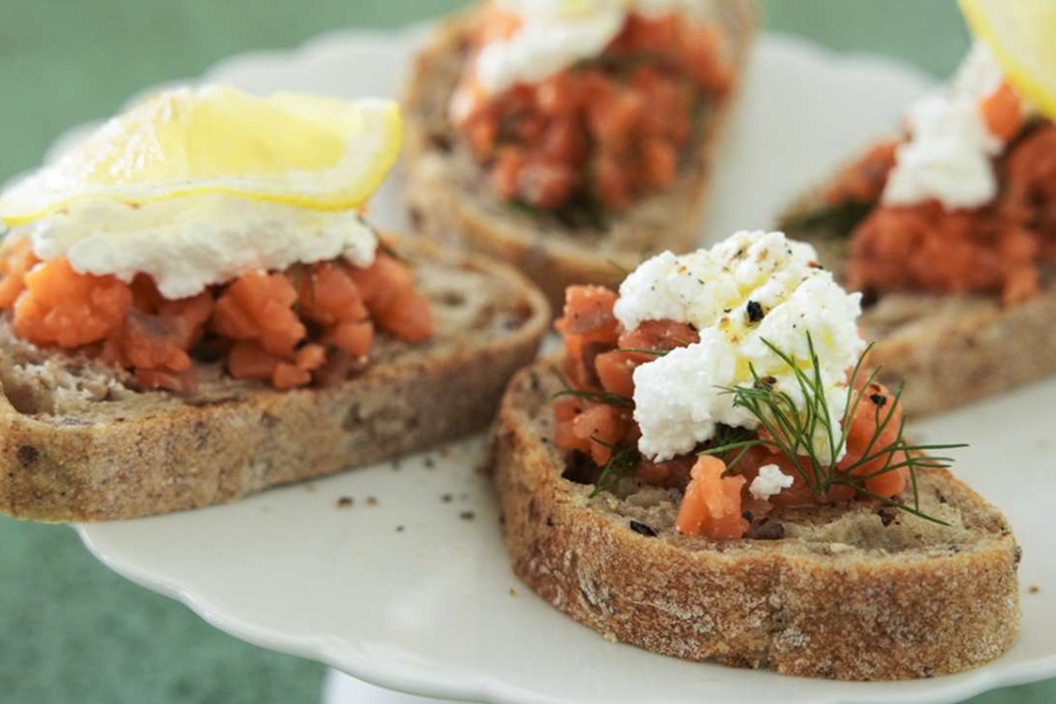 サーモンのクロスティーニ