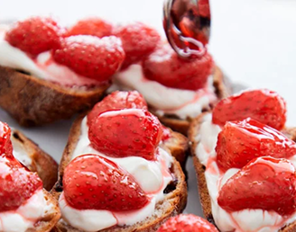 いちごヨーグルトのクロスティーニ