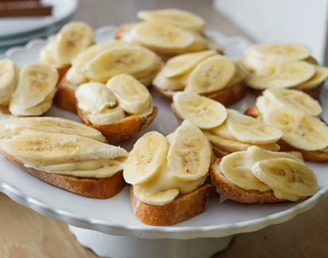 バナナとカスタードクリームのクロスティーニ