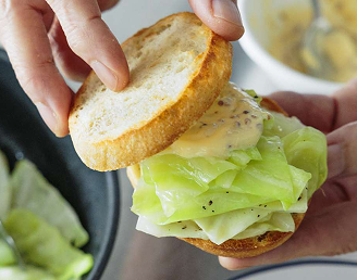 キャベツのバターソテープチブールサンド