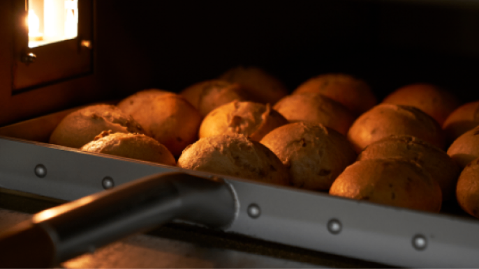 こだわりの石窯で焼き上げ